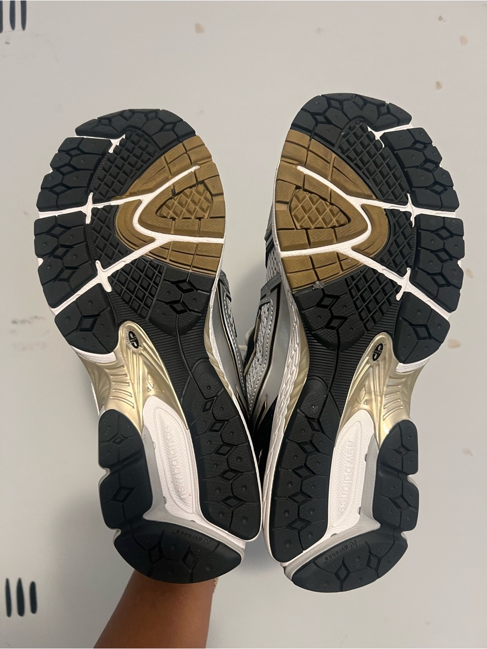 New Balance 1906R
White Metallic Gold - Picture 5 of 6